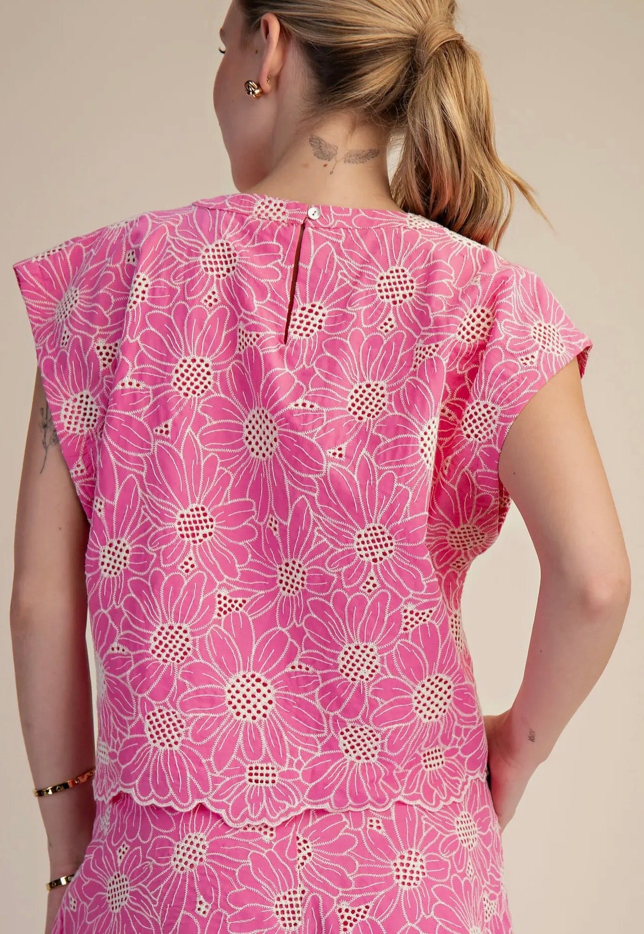 Scallop Hem Embroidery Top